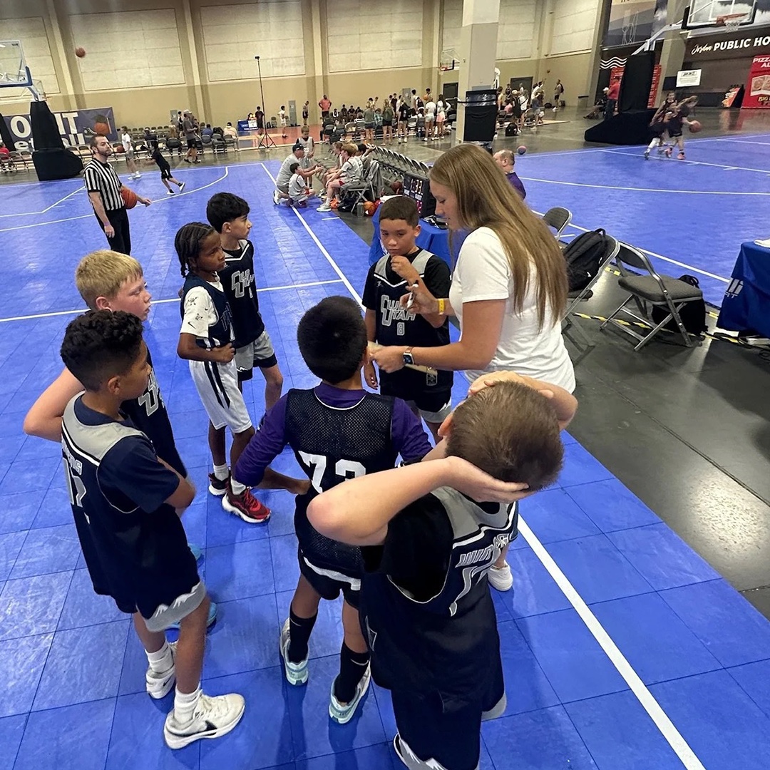 Club Utah comp team players on the court